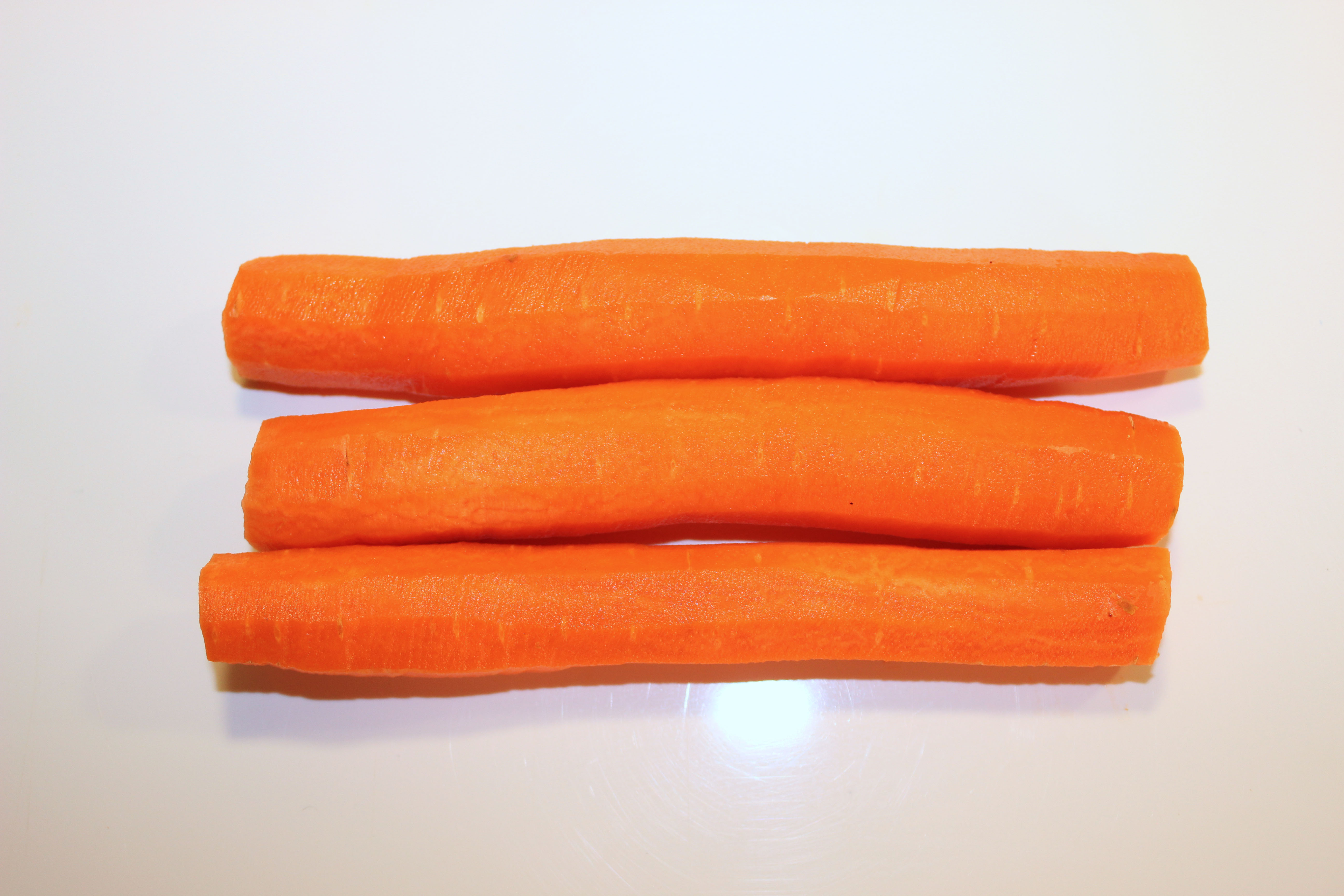 Tisztított sárgarépa egész /kg KÉZI FR